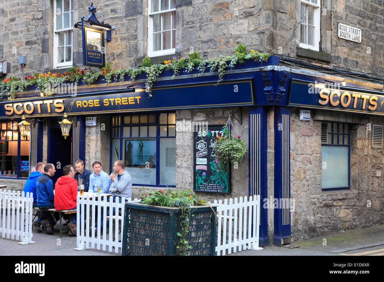 UK, Scotland, Edinburgh, Rose Street, pub, people Stock Photo Alamy