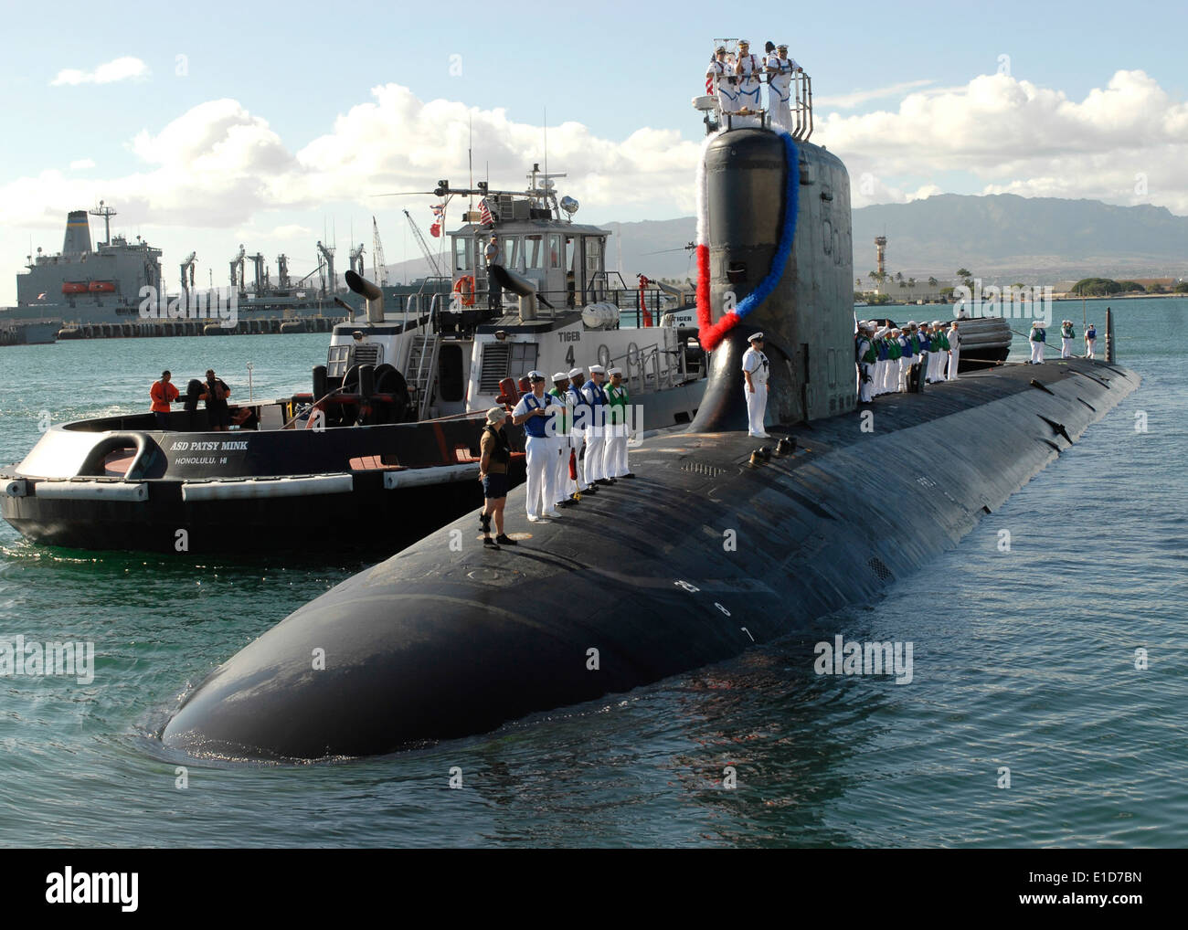The Virginia-class submarine USS Texas (SSN 775) arrives at its new home port in Naval Station Pearl Harbor, Hawaii, Nov. 23, 2 Stock Photo