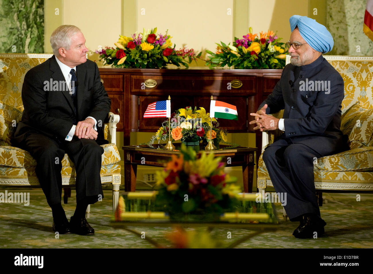 Secretary of Defense Robert M. Gates, left, meets with Indian Prime Minister Manmohan Singh in Washington, D.C., Nov. 23, 2009. Stock Photo