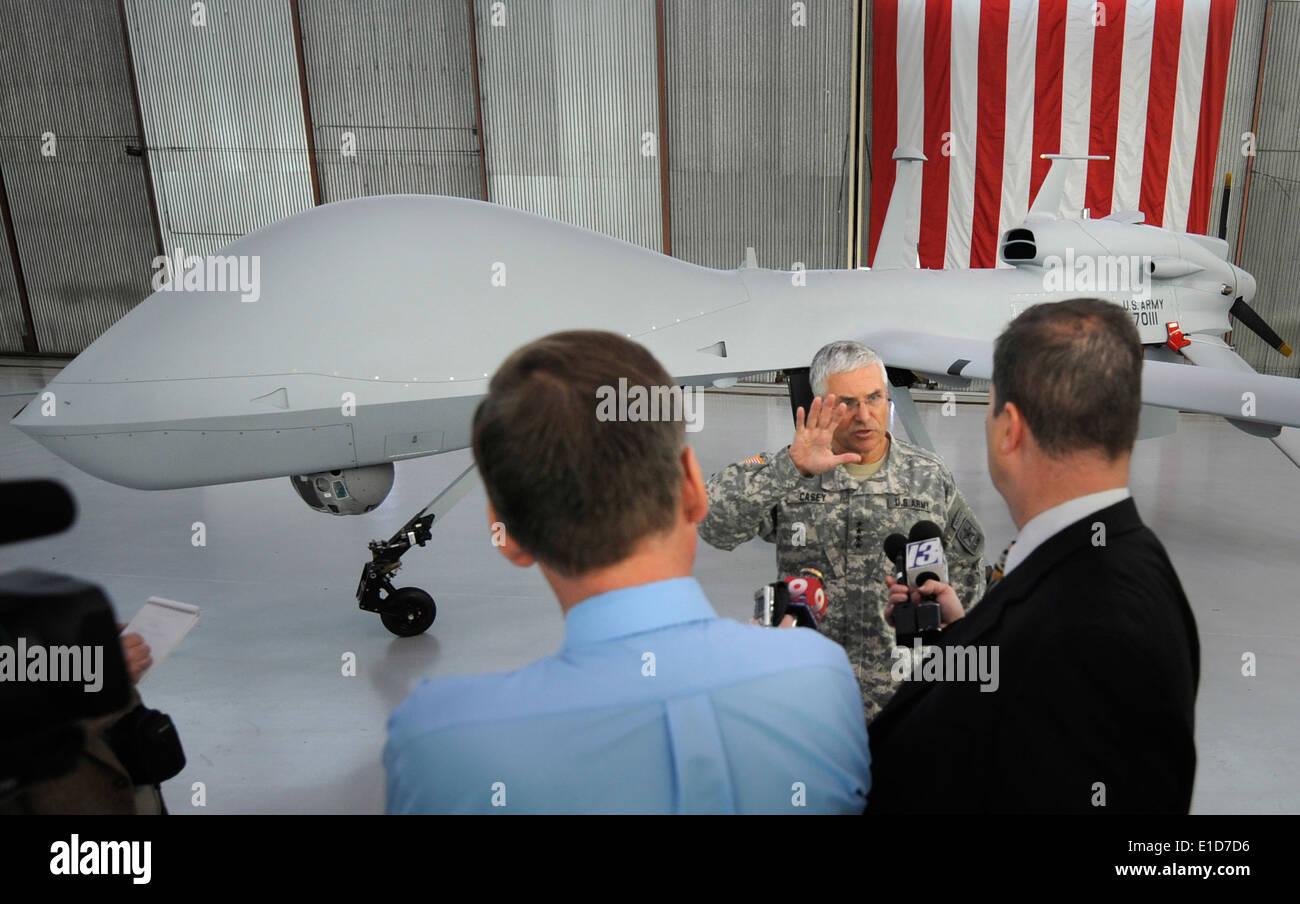 Chief of Staff of the Army Gen. George W. Casey Jr., answers questions during a press briefing at the U.S. Army's Intelligence Stock Photo