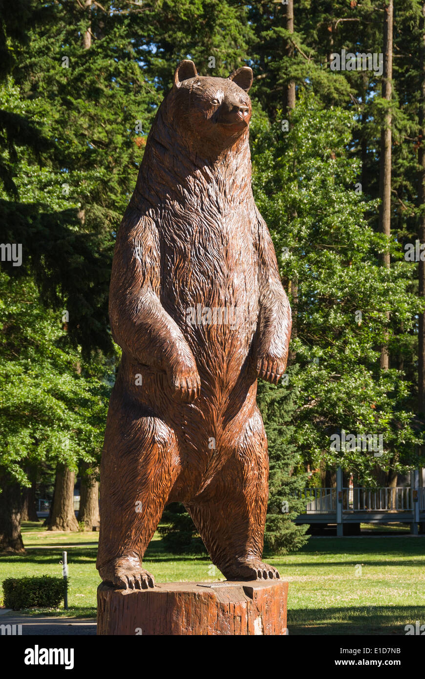 Standing bear statue hires stock photography and images Alamy