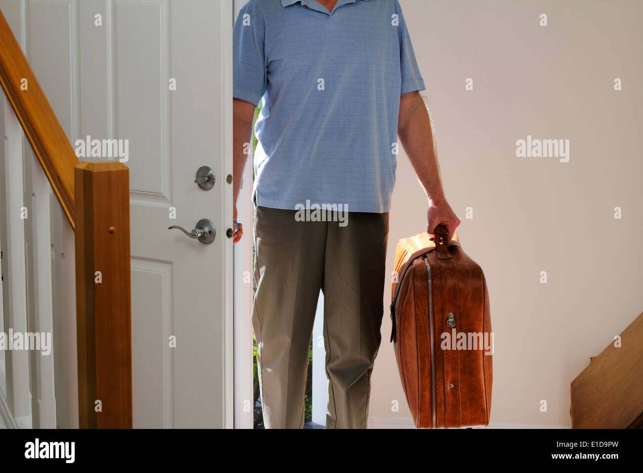 Enter house suitcase hires stock photography and images Alamy