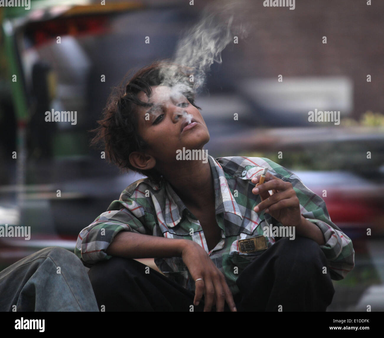 Lahore, Pakistan. 31st May, 2014. Pakistani addicted boy oblivious