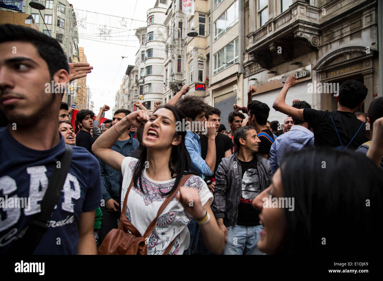 Istanbul, Turkey. 31st May, 2014. On the anniversary of Gezi Park protests of Summer 2013, thousands gather in Istiklal Caddesi, despite the governor, on strict orders from MOI, cancel ferry and metro services, and despite around 25000 riot police officers and heavy riot vehicles put on special duty. Entrance to Taksim Square is blocked by riot police as of 14:30. Protesters keep on gathering on Istiklal Caddesi demanding entry into the park to commemorate those that died by police violence during the past year. Credit:  Bikem Ekberzade/Alamy Live News Stock Photo