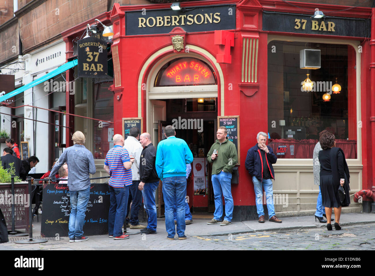 UK, Scotland, Edinburgh, Rose Street, pub, people, Stock Photo
