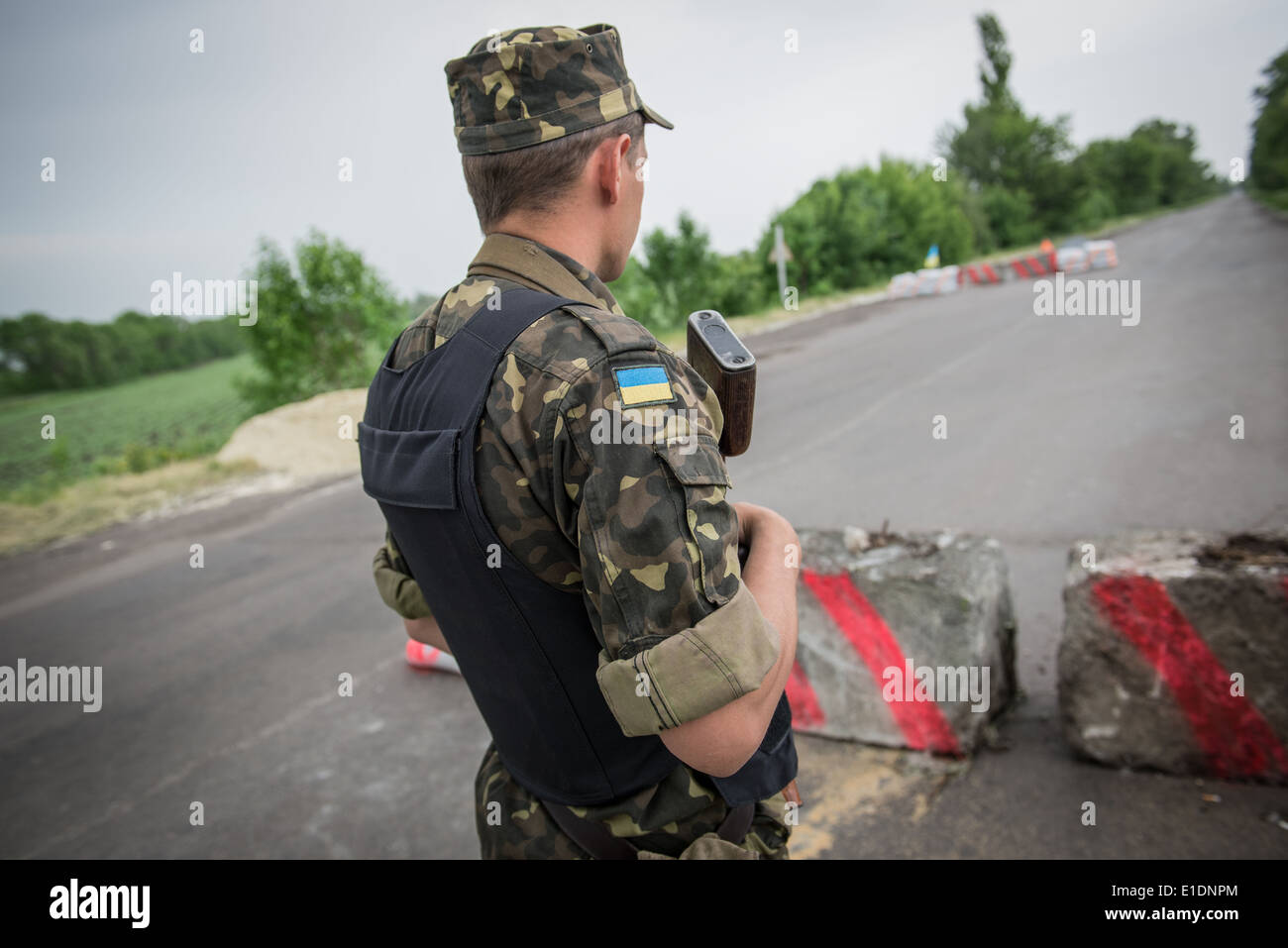 Ukrainian soldier machine gun hi-res stock photography and images - Alamy