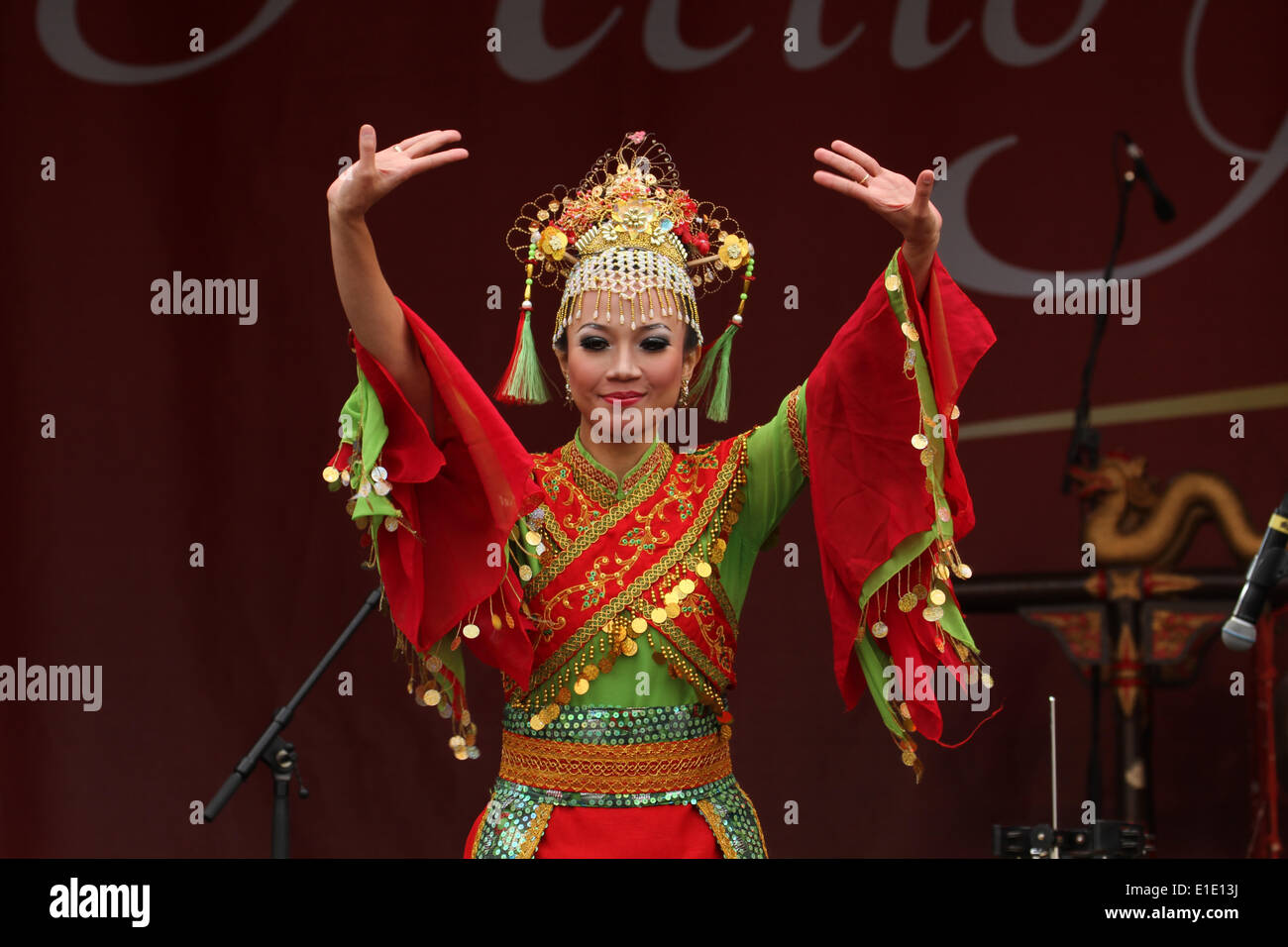 London, UK. 31 May 2014.  Peree dancer from Sumatra. The dance is a thanks giving dance to the gods and is performed with food on plates. Credit: David Mbiyu/ Alamy Live News Stock Photo