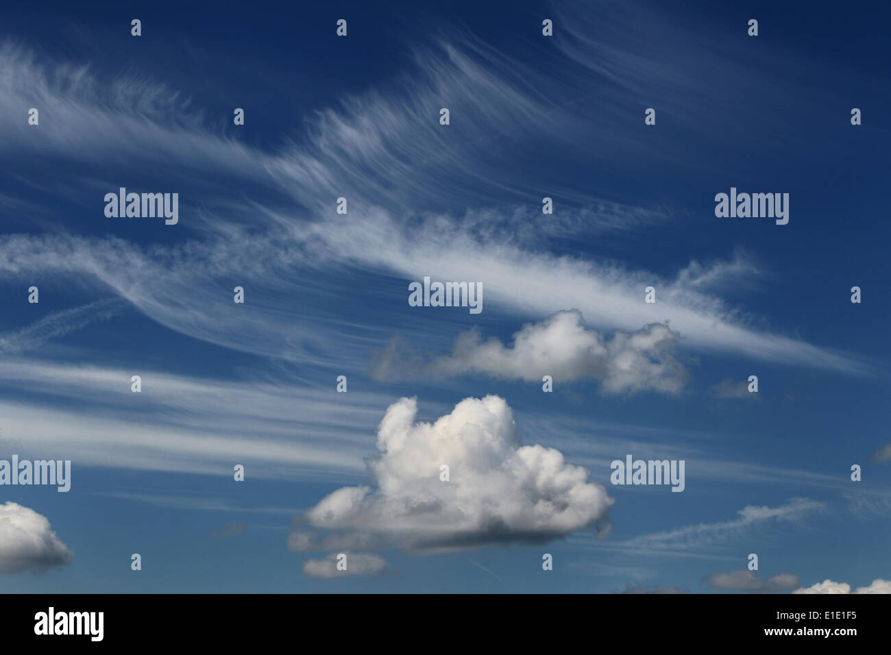 Cirrus clouds in the sky near Buching, Germany, 31 May 2014. Photo: Karl-Josef Hildenbrand/dpa Stock Photo