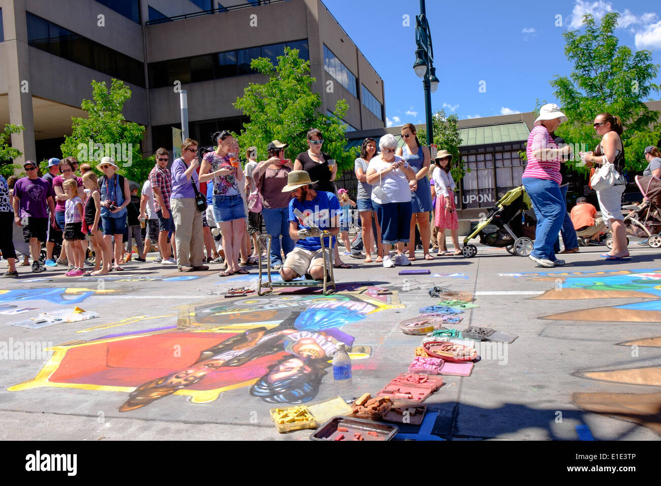 Denver, Colorado. 1st June, 2014. Artists put the finishing touches on