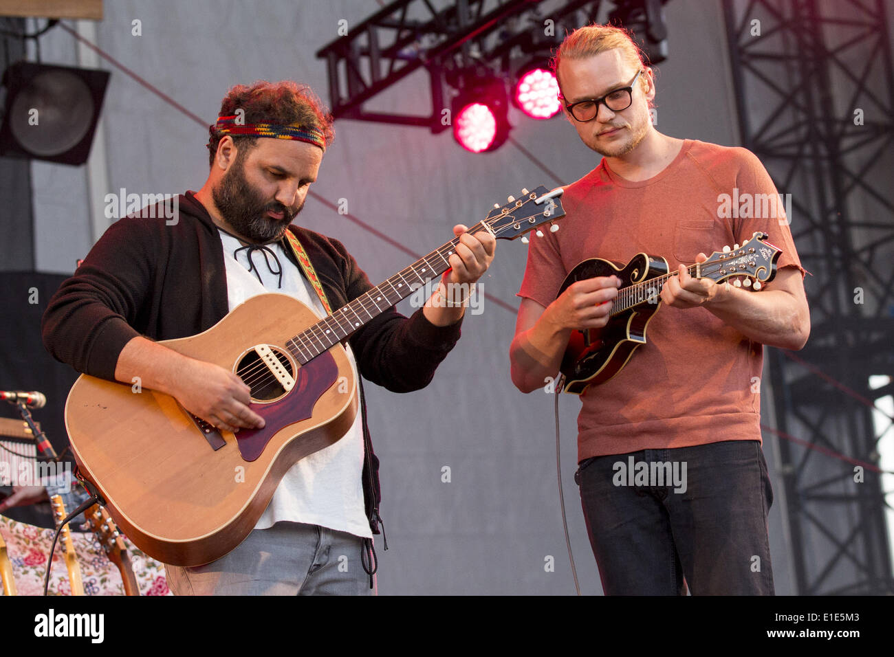 Chicago, Illinois, USA. 31st May, 2014. NICO AGLIETTI (L) and MARK NOSEWORTHY perform with Edward Sharpe and the Magnetic Zeros at the FirstMerit Bank Pavilion at Northerly Island in Chicago, Illinois © Daniel DeSlover/ZUMAPRESS.com/Alamy Live News Stock Photo