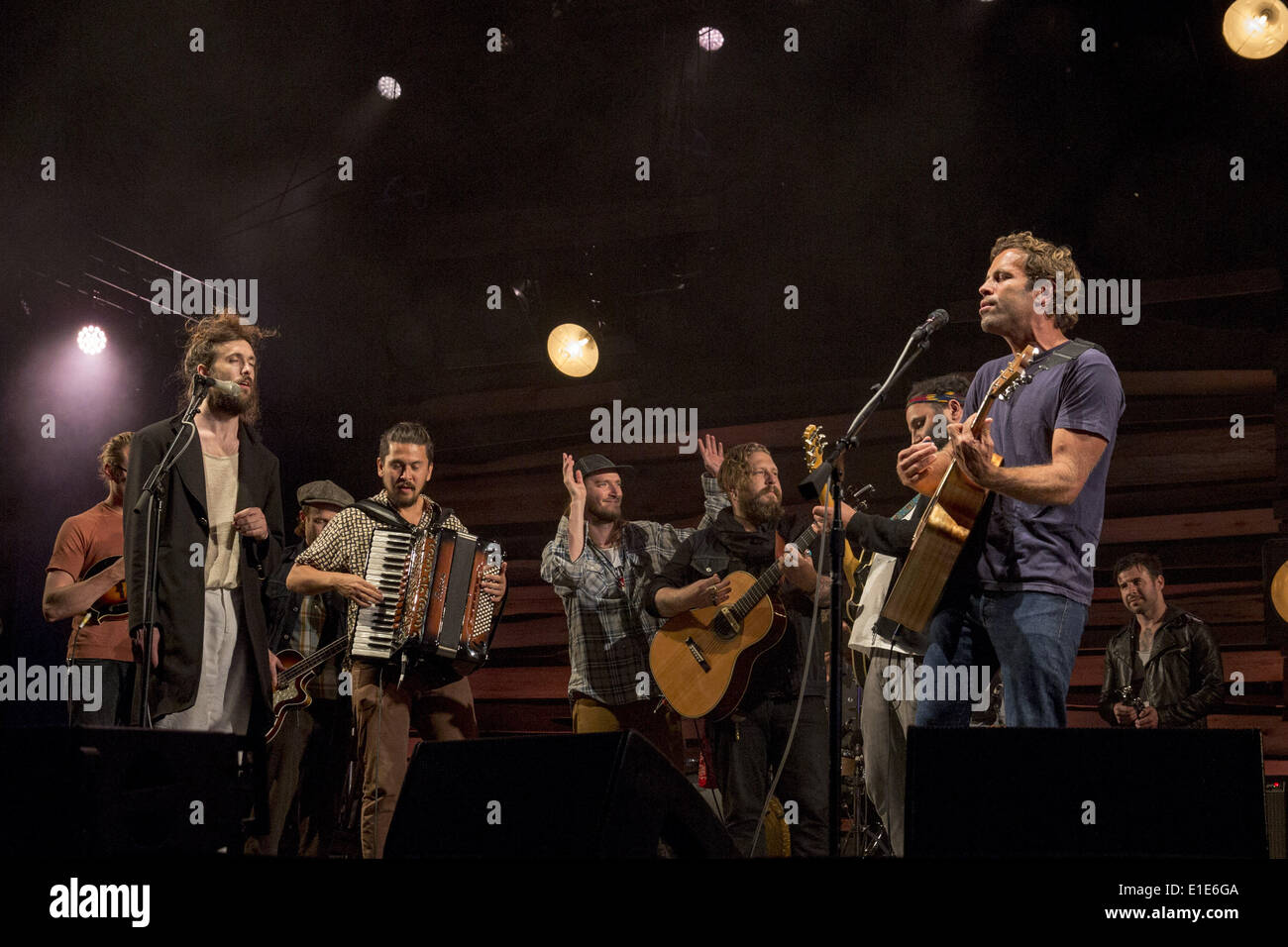 Chicago, Illinois, USA. 31st May, 2014. Members of Edward Sharpe and the Magnetic Zeros perform live with JACK JOHNSON at the FirstMerit Bank Pavilion at Northerly Island in Chicago, Illinois © Daniel DeSlover/ZUMAPRESS.com/Alamy Live News Stock Photo