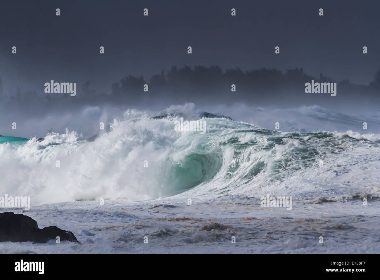 Big Ocean Waves on the north shore of Oahu Stock Photo - Alamy