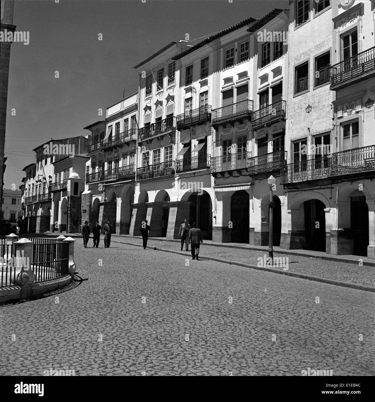 Évora, a historical city in Portugal, is known for its well-preserved Roman and medieval architecture. Captured here by Horácio Novais, the city’s landmarks reflect its cultural and historical significance. Stock Photo