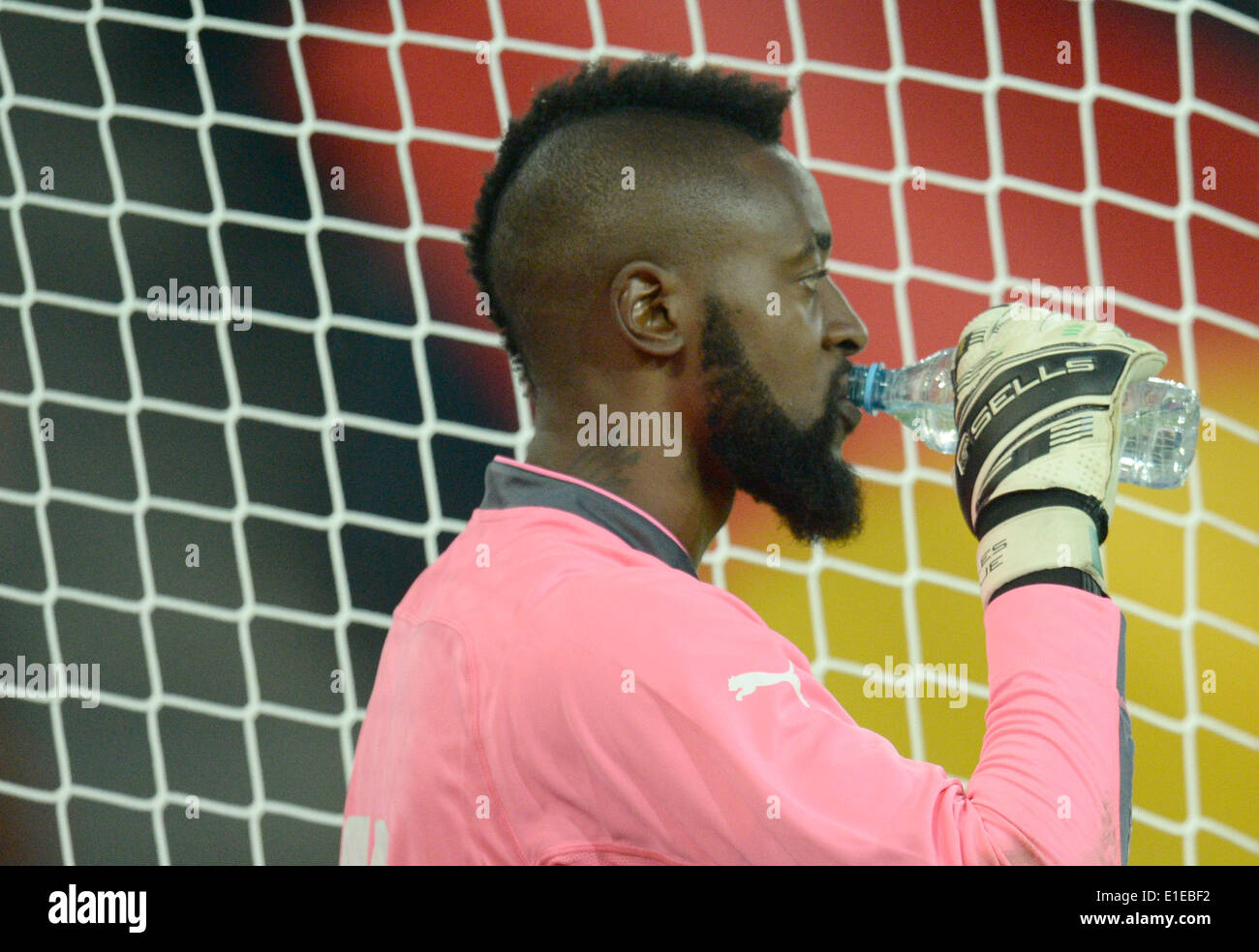 Moenchengladbach, Germany. 01st June, 2014. Cameroon's goalkeeper Charles Itandje drinks during the friendly soccer match between Germany and Cameroon at the Borussia Park stadium in Moenchengladbach, Germany, 01 June 2014. Photo: Bernd Thissen/dpa/Alamy Live News Stock Photo