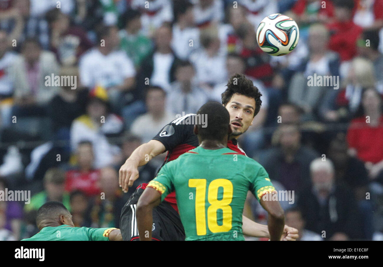 Moenchengladbach, Germany. 01st June, 2014. Germany's Mats Hummels (R) in action against Cameroon's Enoh Eyong during the friendly soccer match between Germany and Cameroon at the Borussia Park stadium in Moenchengladbach, Germany, 01 June 2014. Photo: Roland Weihrauch/dpa/Alamy Live News Stock Photo