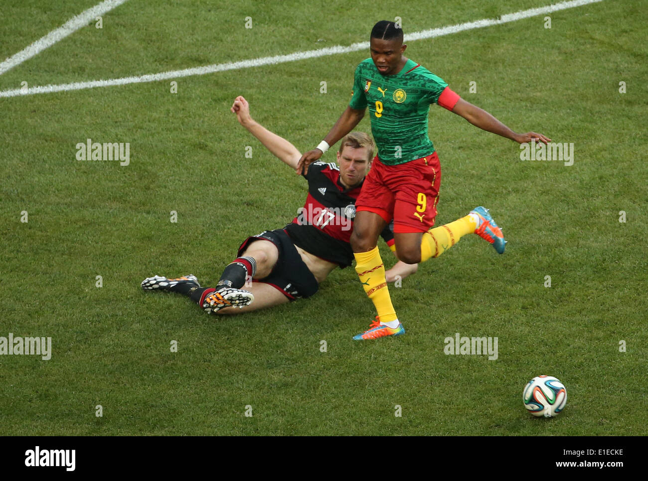 Germany's Per Mertesacker (L) in action against Cameroon's Samuel Eto'o during the friendly soccer match between Germany and Cameroon at the Borussia Park stadium in Moenchengladbach, Germany, 01 June 2014. Photo: Rolf Vennenbernd/dpa Stock Photo