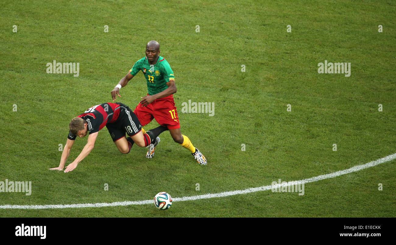 Germany's Toni Kroos (L) in action against Cameroon's Stephane Mbia  during the friendly soccer match between Germany and Cameroon at the Borussia Park stadium in Moenchengladbach, Germany, 01 June 2014. Photo: Rolf Vennenbernd/dpa Stock Photo