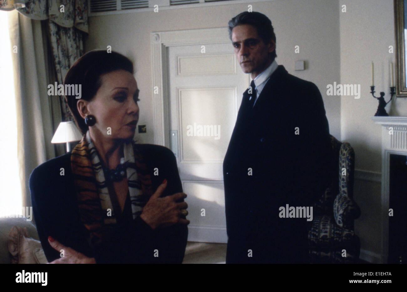 DAMAGE (1992) JEREMY IRONS, JULIETTE BINOCHE, LOUIS MALLE (DIR) DMG 008 MOVIESTORE COLLECTION LTD Stock Photo