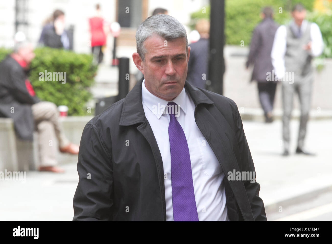 London UK. 2nd June 2014. Former Head of security at News International Mark Hanna arrives at the the Old Bailey as the hacking trial continues. Mark Hanna and seven other defendants including Rebekah Brooks, Charlie Brooks, Ian Edmonson, Stuart Kuttner,Clive Goodman,Cheryl Carter   face charges related to allegations of conspiracy to intercept communications and voice mail of well know people including that of murder victim Milly Dowler Credit:  amer ghazzal/Alamy Live News Stock Photo