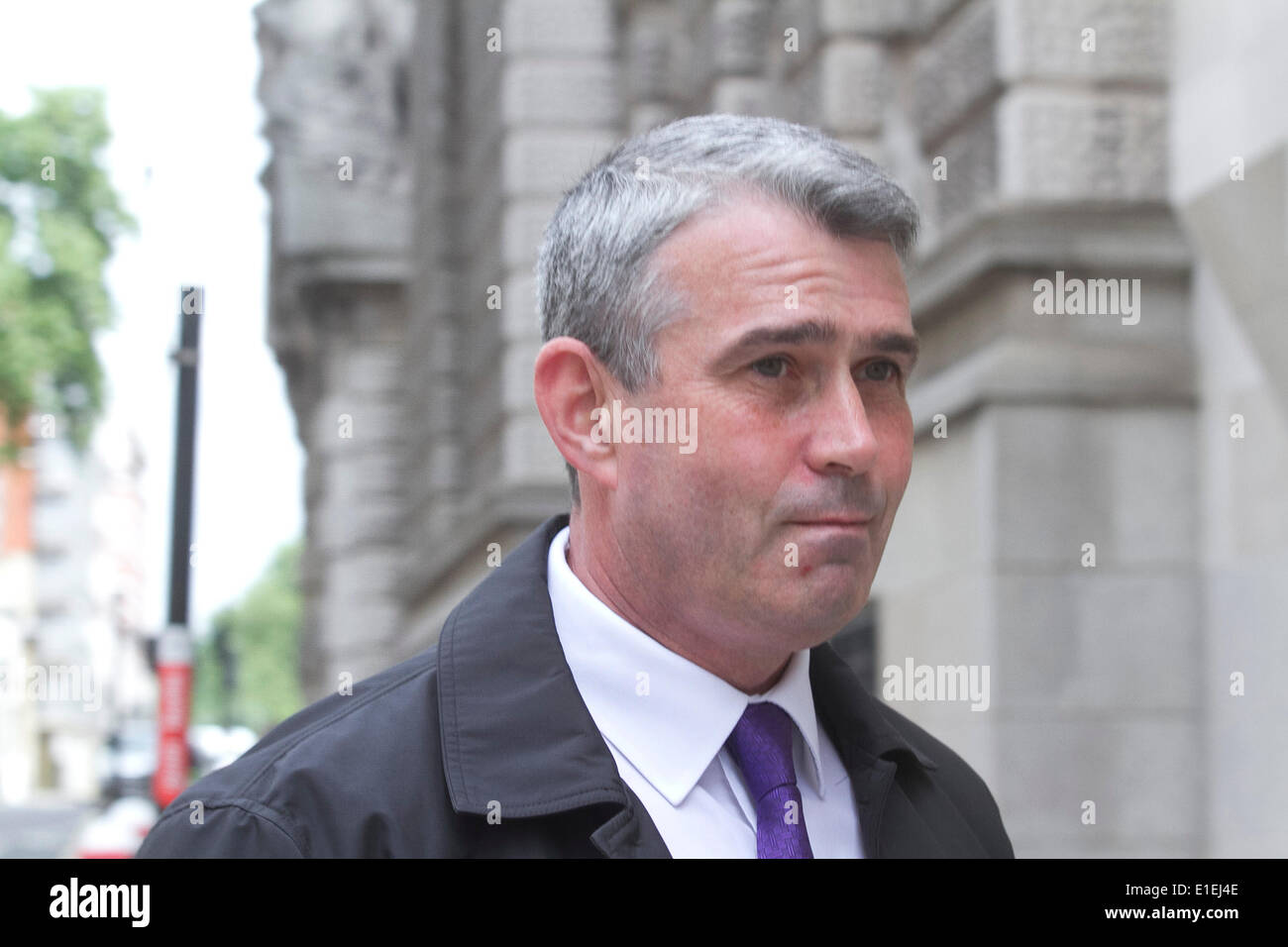 London UK. 2nd June 2014. Former Head of security at News International Mark Hanna arrives at the the Old Bailey as the hacking trial continues. Mark Hanna and seven other defendants including Rebekah Brooks, Charlie Brooks, Ian Edmonson, Stuart Kuttner,Clive Goodman,Cheryl Carter   face charges related to allegations of conspiracy to intercept communications and voice mail of well know people including that of murder victim Milly Dowler Credit:  amer ghazzal/Alamy Live News Stock Photo