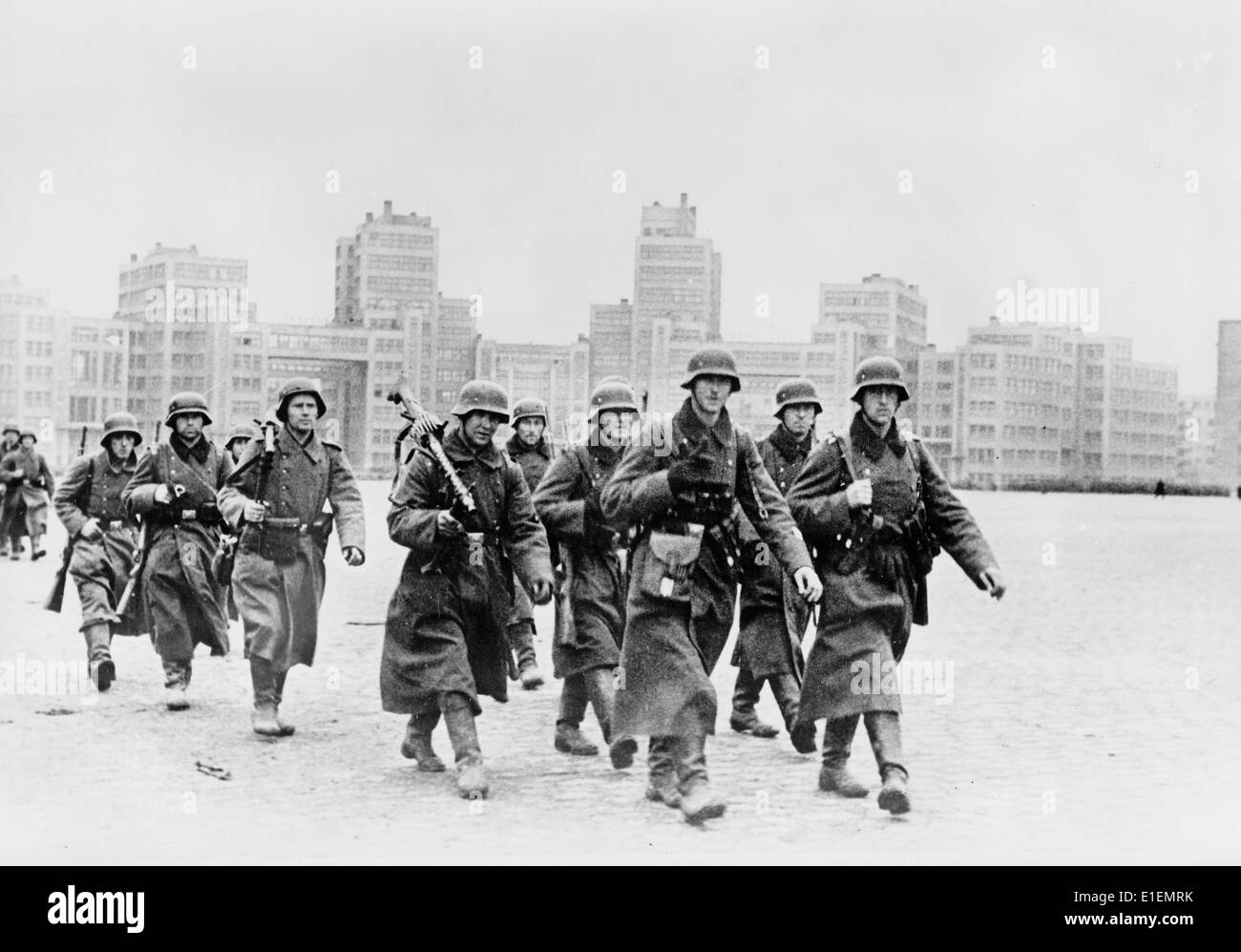 Propaganda text! from Nazi news reporting on the back of the picture: 'Magnificent buildings - but our soldiers saw behind the facade. These magnificent buildings - this is the 'House of Heavy Industry' - could not impress our soldiers. They have seen the dreadful misery in the Soviet Union, that the propaganda buildings were only made possible by the brutal exploitation of the population and that the people itself exists in dreadful misery close to the buildings.' [in the background: The House of the State Industry (Derzhprom or Gosprom), the Soviet Union's first reinforced concrete high-rise Stock Photo