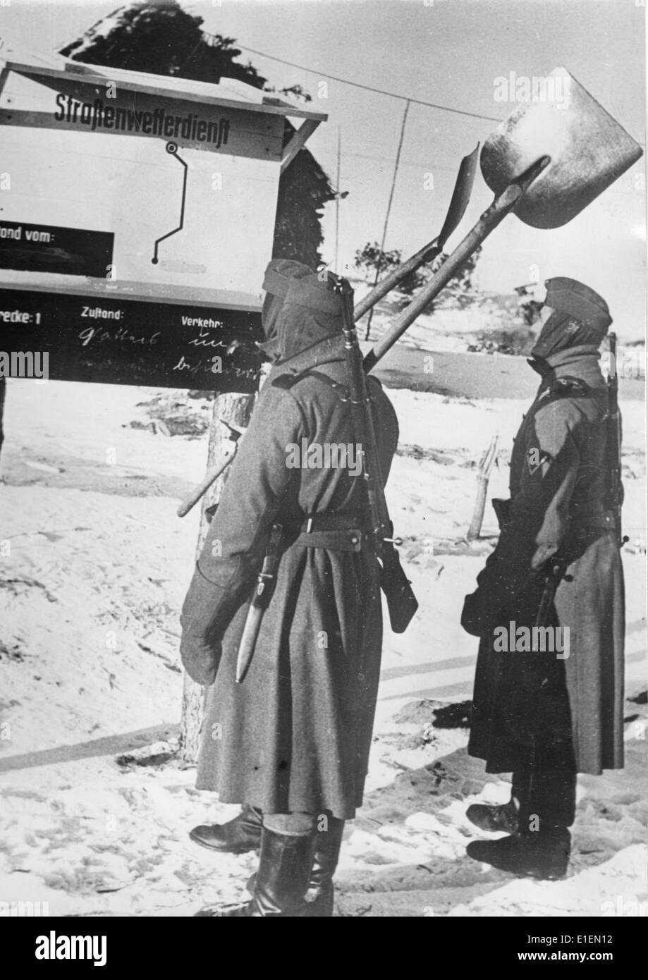 Propaganda text! from Nazi news reporting on the back of the picture: 'In the East. The road maintenance unit constantly checks the supply roads and ensures smooth traffic. The soldiers have just returned from sanding, the road route can now be travelled without danger.' Picture taken at the Eastern Front on 07 January 1942. (Flaws in quality due to the historic picture copy) Fotoarchiv für Zeitgeschichtee - NO WIRE SERVICE – Stock Photo