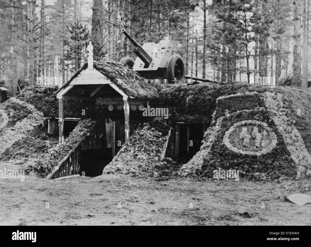 A captured Soviet canon is on the roof of a Waffen SS shelter at the Eastern Front in 1942. Fotoarchiv für Zeitgeschichtee - NO WIRE SERVICE Stock Photo
