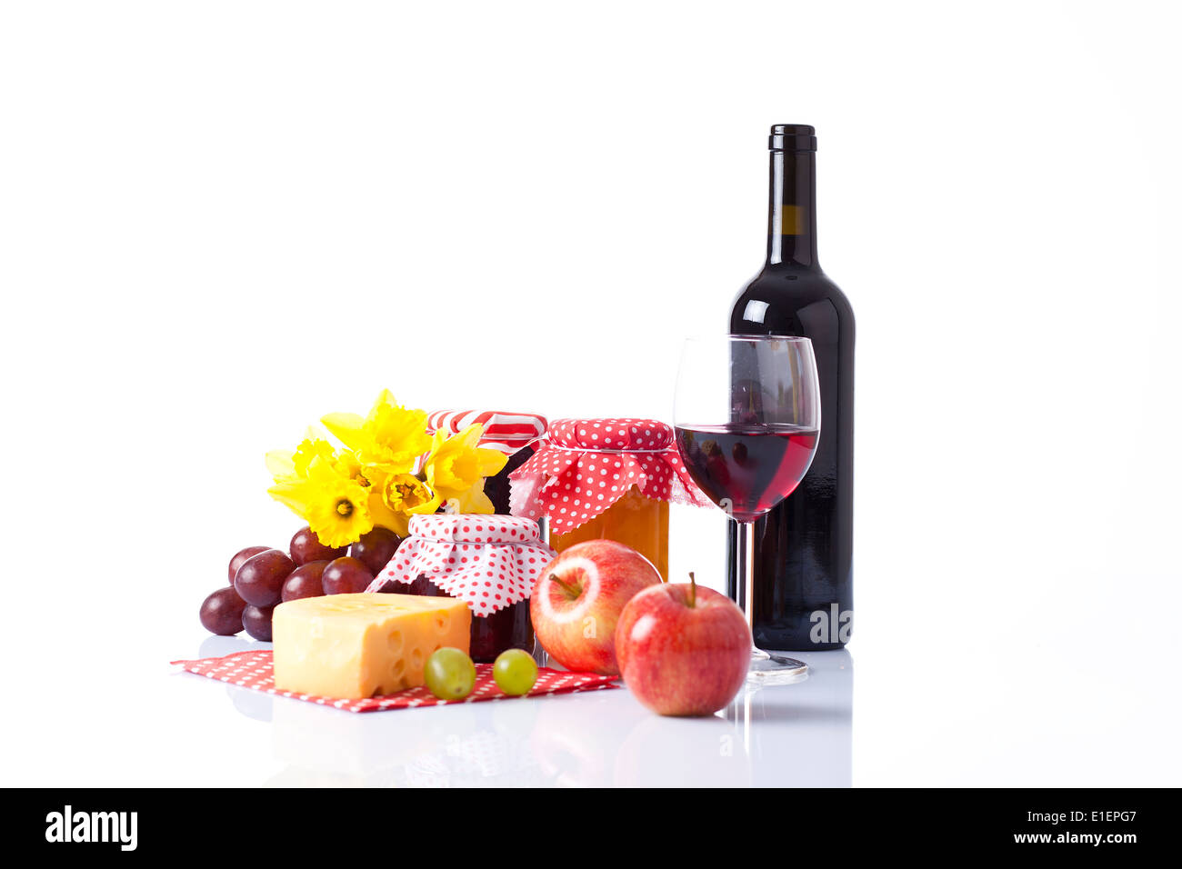 picnic basket with wine, fruit and bread Stock Photo - Alamy