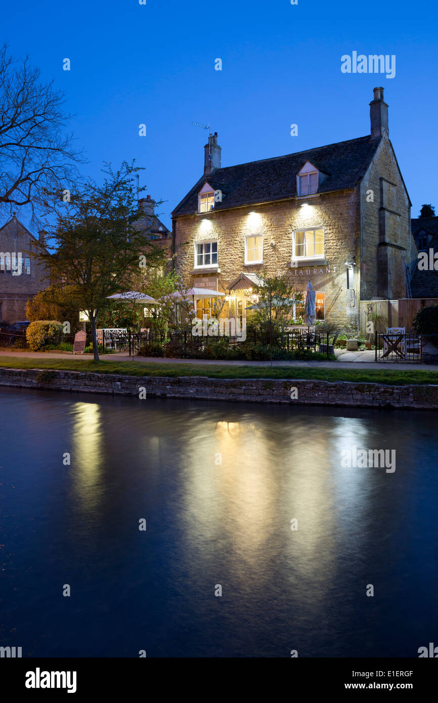 The Rose Tree Restaurant and River Windrush at night Stock Photo