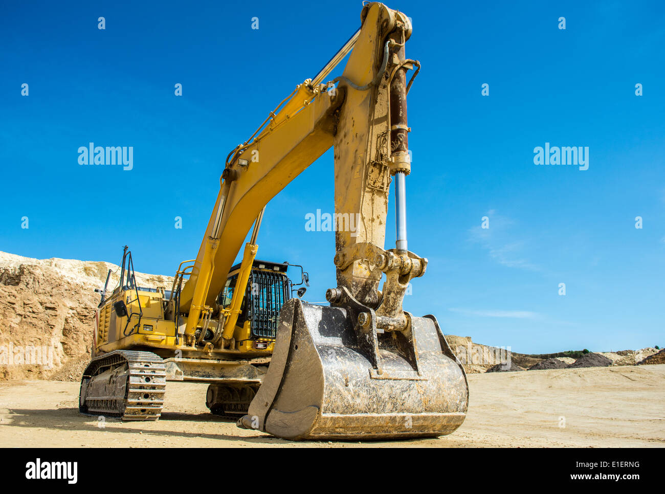 Quarry excavator hires stock photography and images Alamy