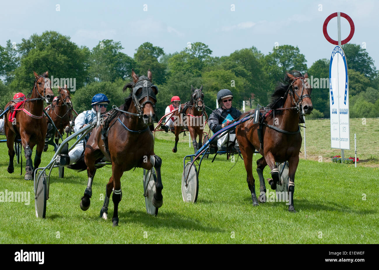trotting heart off white nike vapormax
