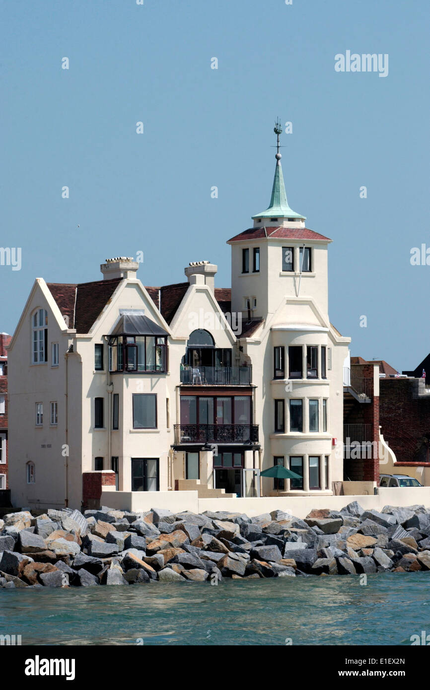 PORTSMOUTH, ENGLAND TOWER HOUSE IN OLD PORTSMOUTH WAS ONCE THE HOME