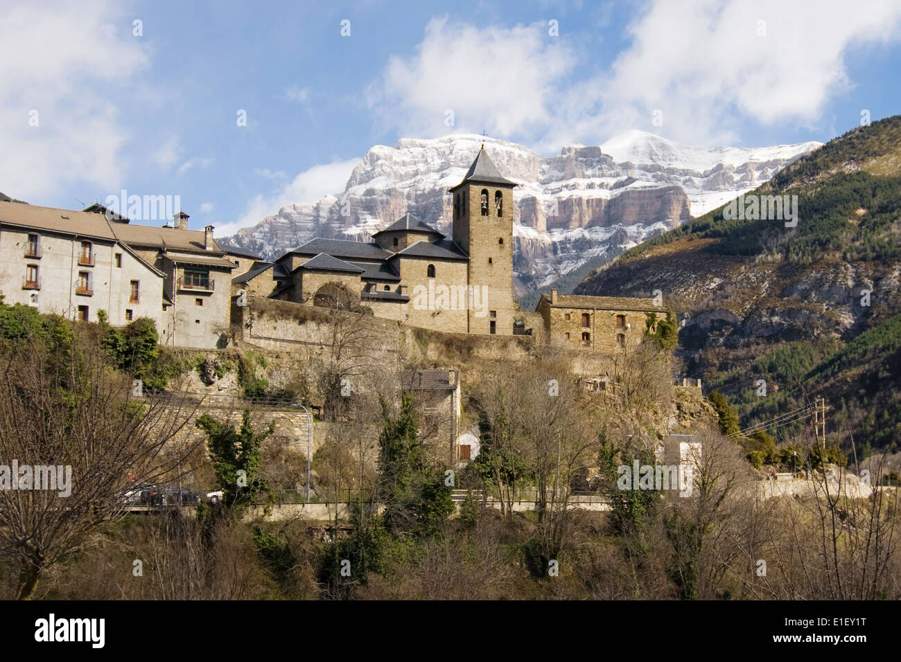 The old town of Torla and the Mondarruego mountain in the background, near the Ordesa Valley, Huesca, Aragon, Spain. Stock Photo
