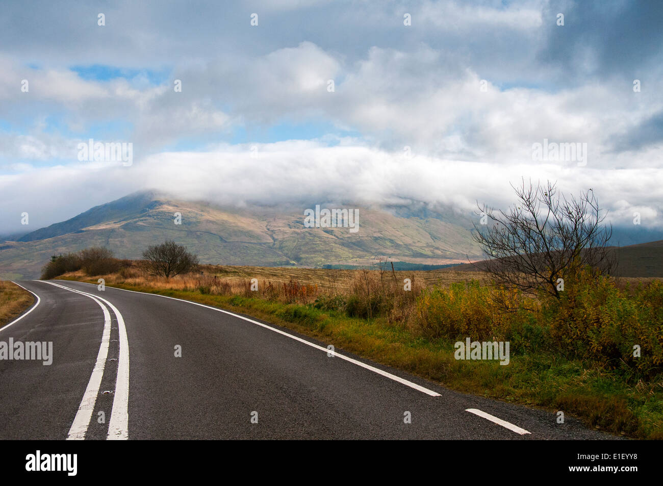 Road through snowdonia wales hi-res stock photography and images - Alamy