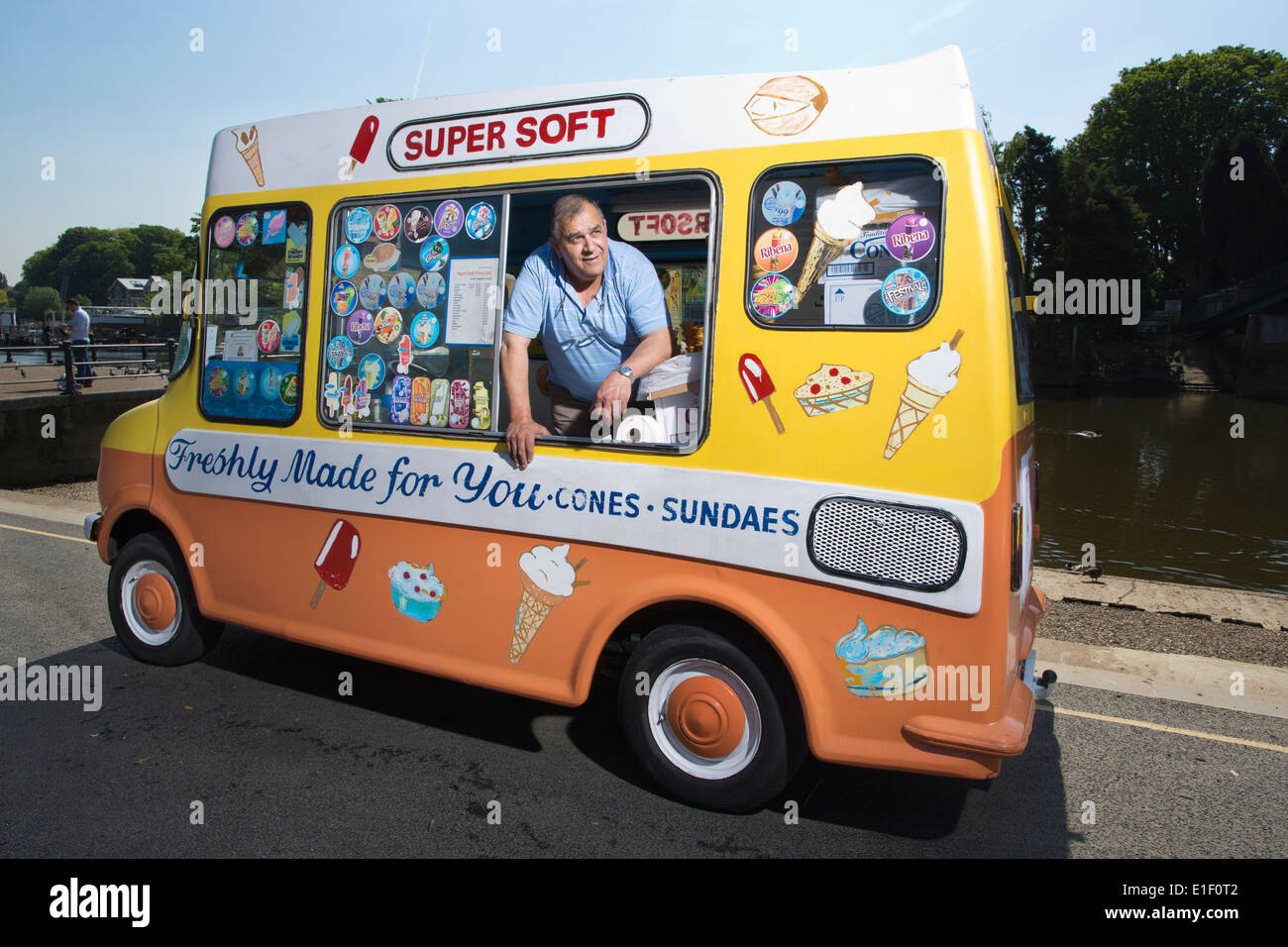 Ice cream vendor hires stock photography and images Alamy
