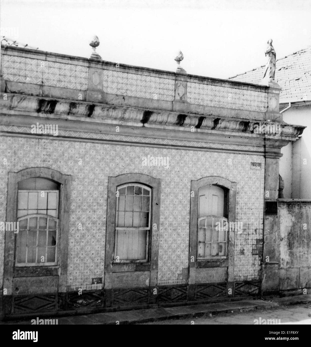 Fachada edificio Black and White Stock Photos & Images - Alamy