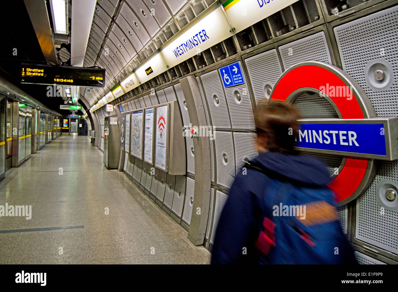 Westminster underground station jubilee line hi-res stock photography ...