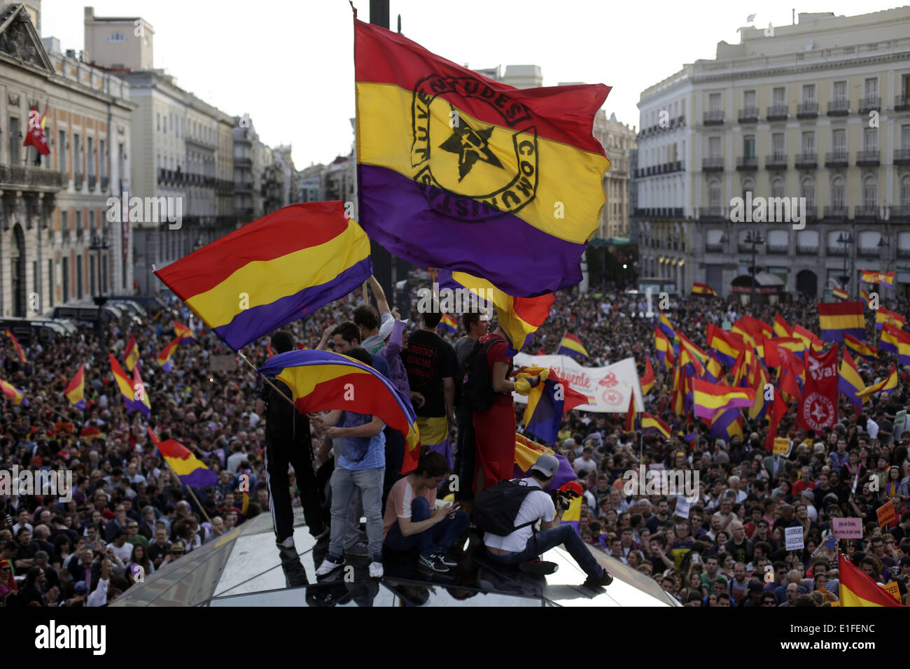 Madrid, Spain. 2nd June, 2014. Protestors wave republican flags and shout slogans as crowds of people gather in the main square of Madrid, Spain, Monday, June 2, 2014 after the announcement of the abdication of Spain's King Juan Carlos. King Juan Carlos plans to abdicate and pave the way for his son, Crown Prince Felipe, to become the country's next king. The 76-year-old Juan Carlos oversaw his country's transition from dictatorship to democracy but has had repeated health problems in recent years. Credit:  ZUMA Press, Inc./Alamy Live News Stock Photo