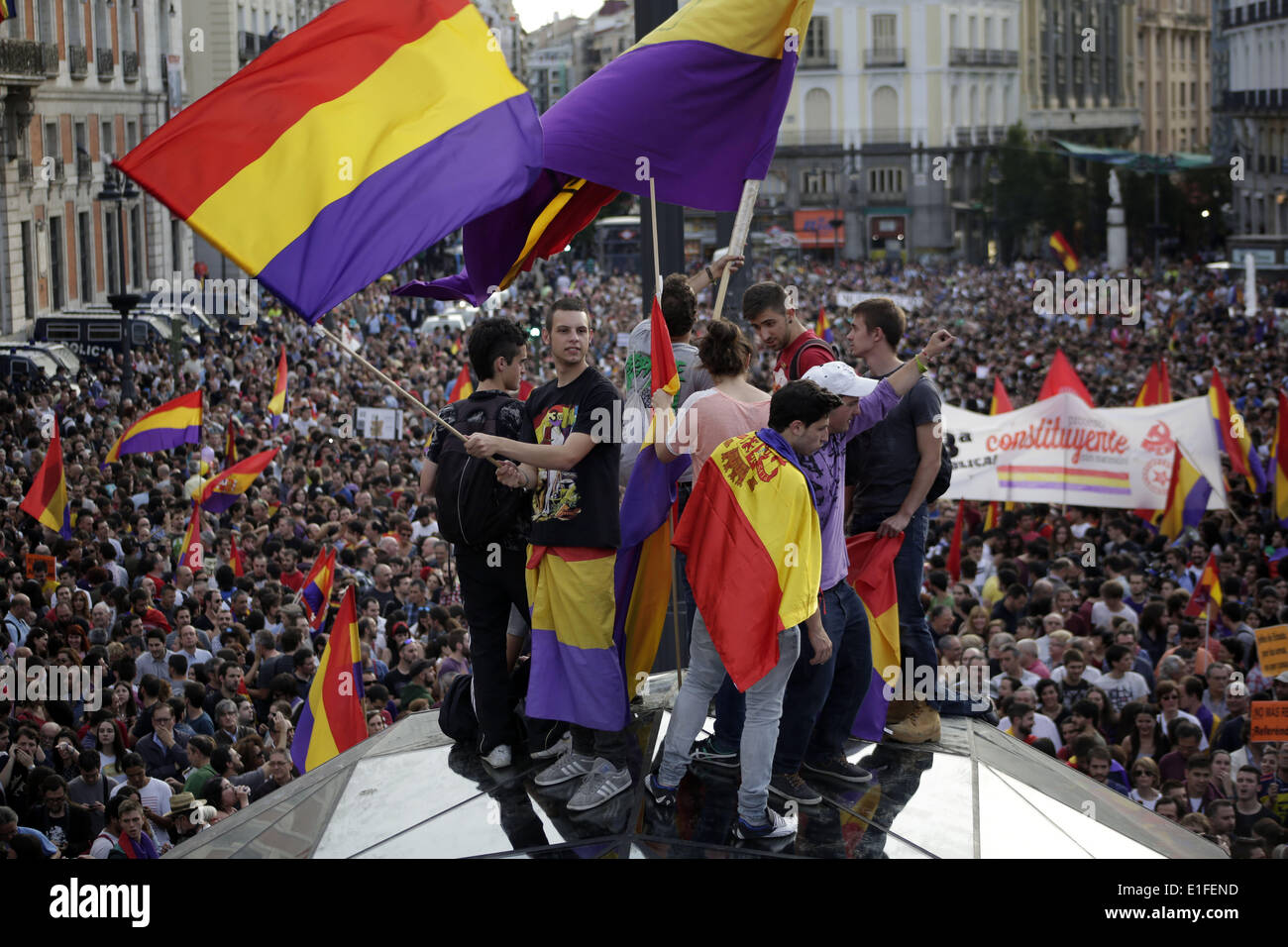 Madrid, Spain. 2nd June, 2014. Protestors wave republican flags and shout slogans as crowds of people gather in the main square of Madrid, Spain, Monday, June 2, 2014 after the announcement of the abdication of Spain's King Juan Carlos. King Juan Carlos plans to abdicate and pave the way for his son, Crown Prince Felipe, to become the country's next king. The 76-year-old Juan Carlos oversaw his country's transition from dictatorship to democracy but has had repeated health problems in recent years. Credit:  ZUMA Press, Inc./Alamy Live News Stock Photo