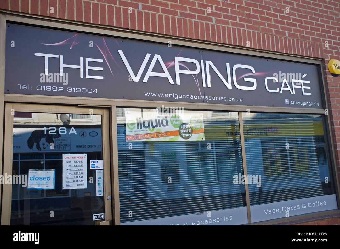 E cigarettes hires stock photography and images Alamy