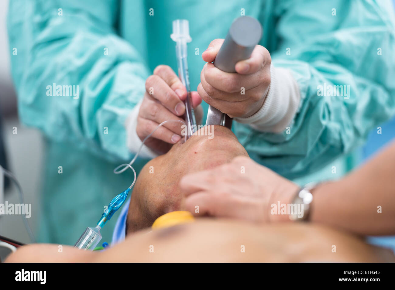 Endotracheal intubation hires stock photography and images Alamy
