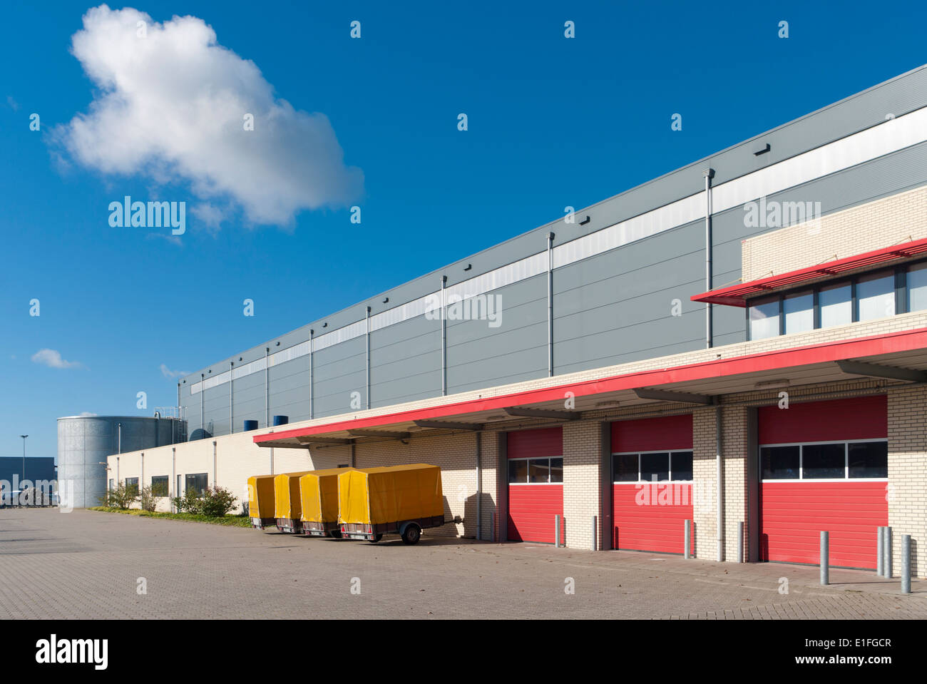 Warehouse exterior hires stock photography and images Alamy