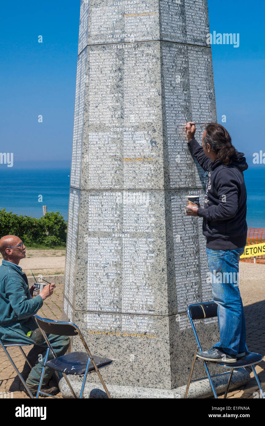 Omaha beach 1944 with dead soldiers hires stock photography and images