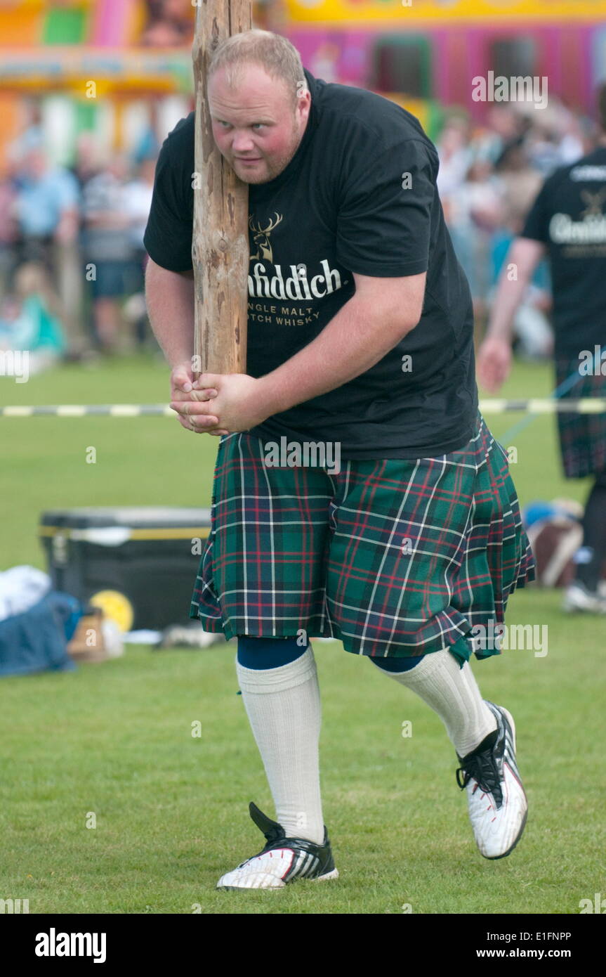 Tossing the caber, Abernethy Highland Games, Scotland, United Kingdom, Europe Stock Photo