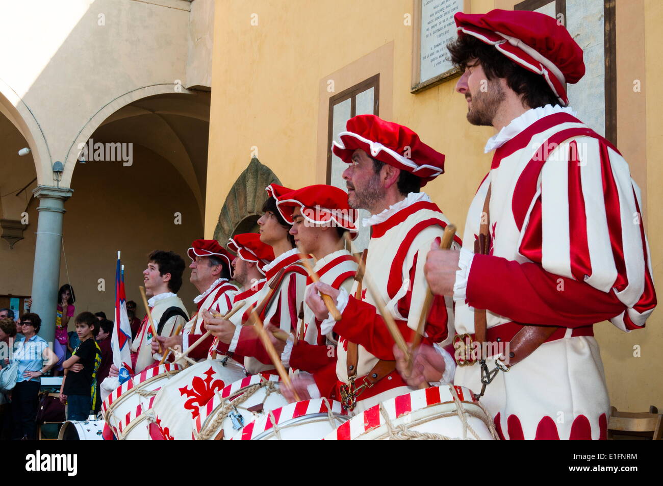 Band of Flagwavers (sbandieratori ) (bandierai degli Uffizi), San Martino a Mensola, Firenze province, Tuscany, Italy, Europe Stock Photo