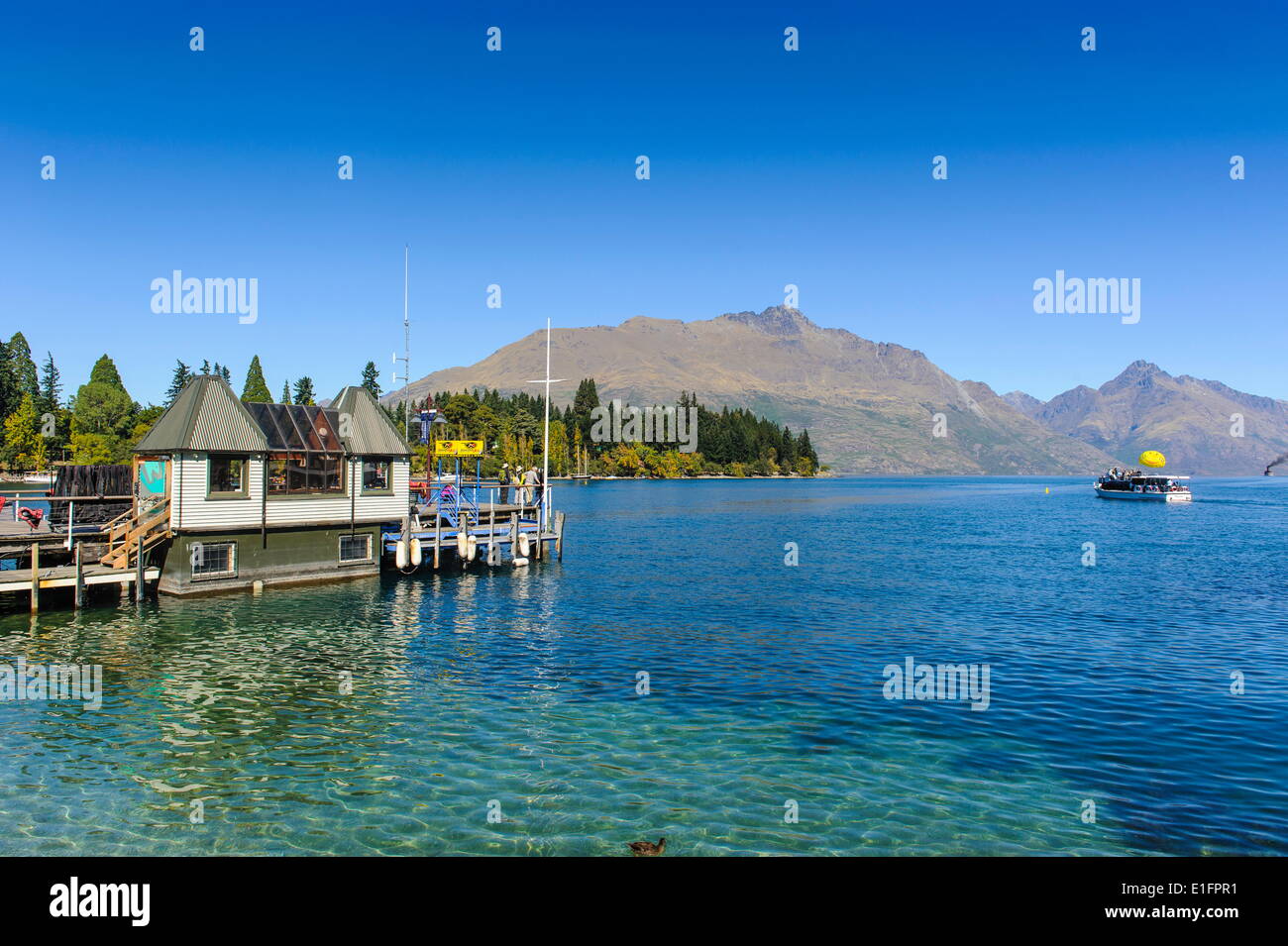 The shores of Lake Wakatipu, Queenstown, Otago, South Island, New ...