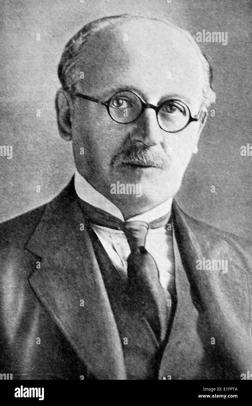 Photograph of Sir Edwin Lutyens (1869 - 1944) a British architect. Often referred to as 'the greatest British architect'. Some of his famous structures include the Liverpool Metropolitan Cathedral and the India Gate. Dated 1940 Stock Photo