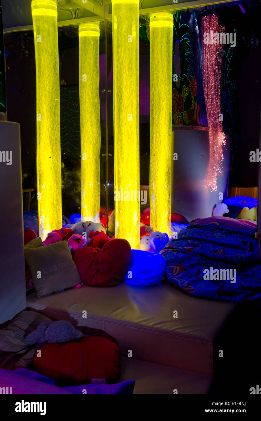 Bubble towers and fibre optic lighting in a disability charity sensory room - yellow (4/4) Stock Photo