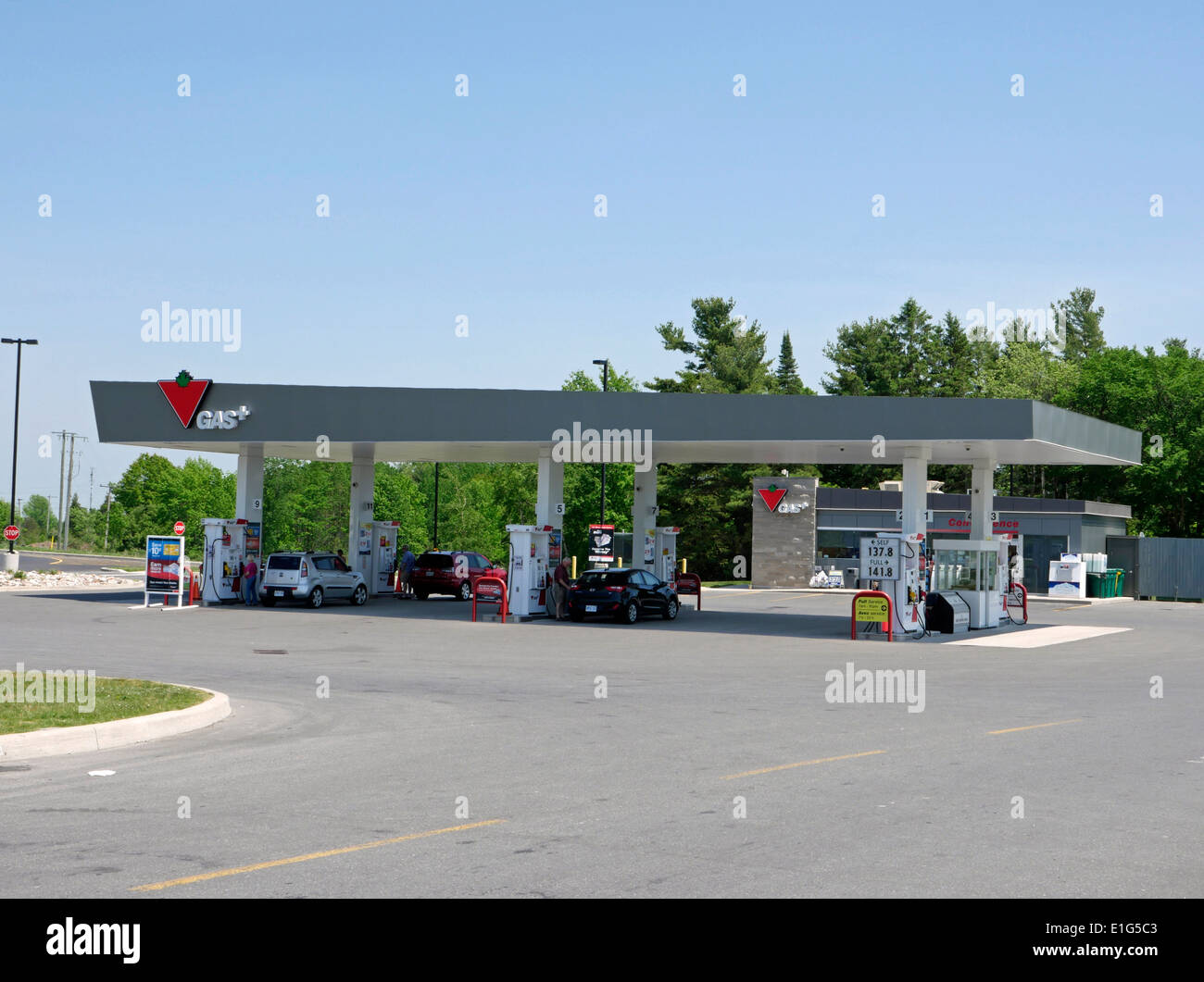 ONroute The New Ontario Highway Service Centres Along The 401 Series Motorways In Canada Stock Photo