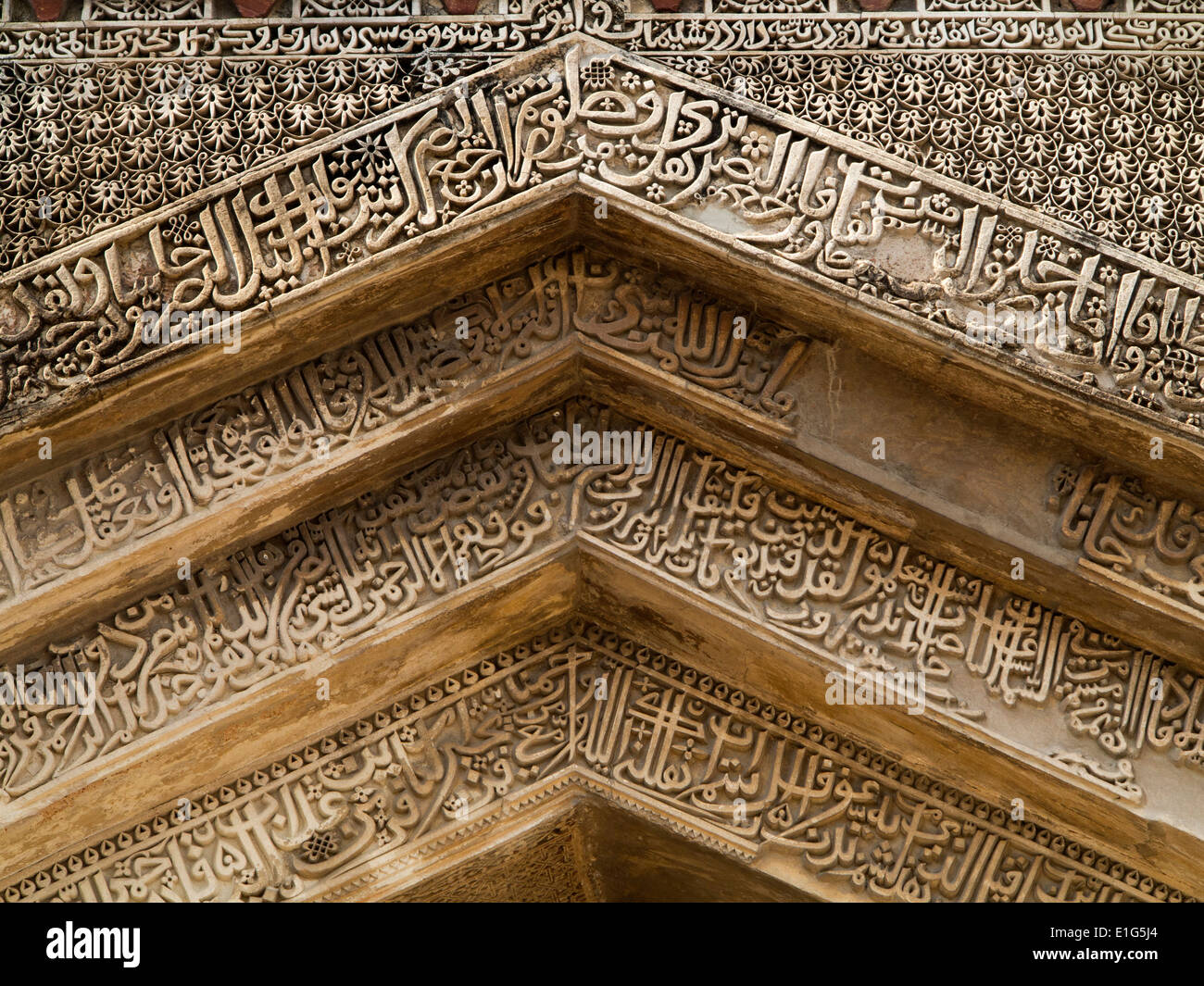 India, New Delhi, Lodhi Gardens, Bara Gumbad mosque, Koranic inscriptions around door Stock Photo